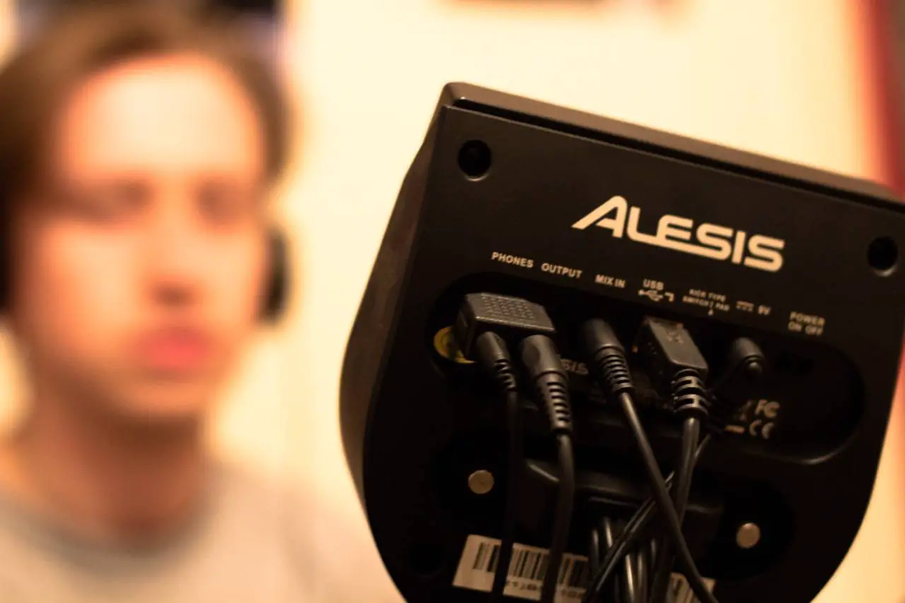 Alesis DM6 Drum Set Review [Alesis Electronic Drums]
